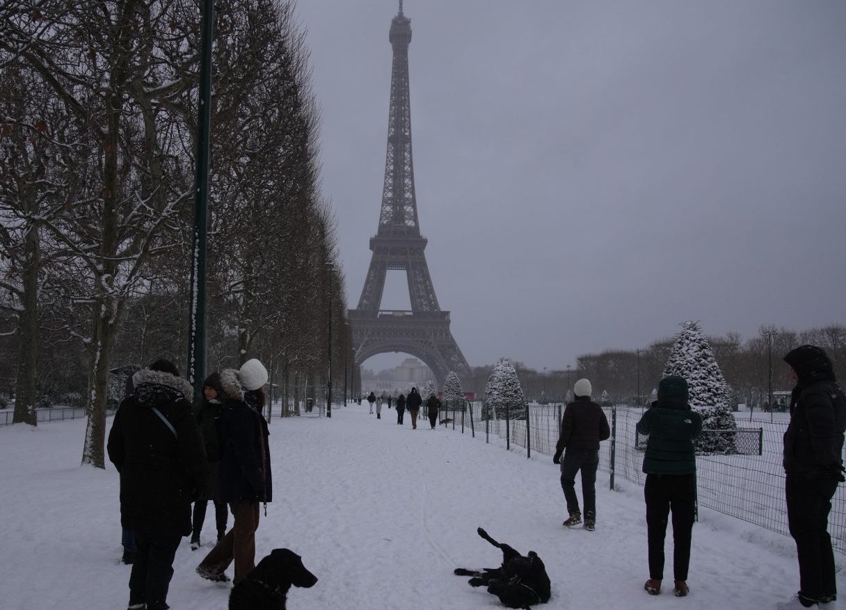 Κακοκαιρία: Πολικό ψύχος και χιονοθύελλες «παραλύουν» τις ευρωπαϊκές πόλεις