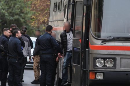 Ξεκίνησε η δίκη των αστυνομικών για κακοποίηση των παιδιών τους