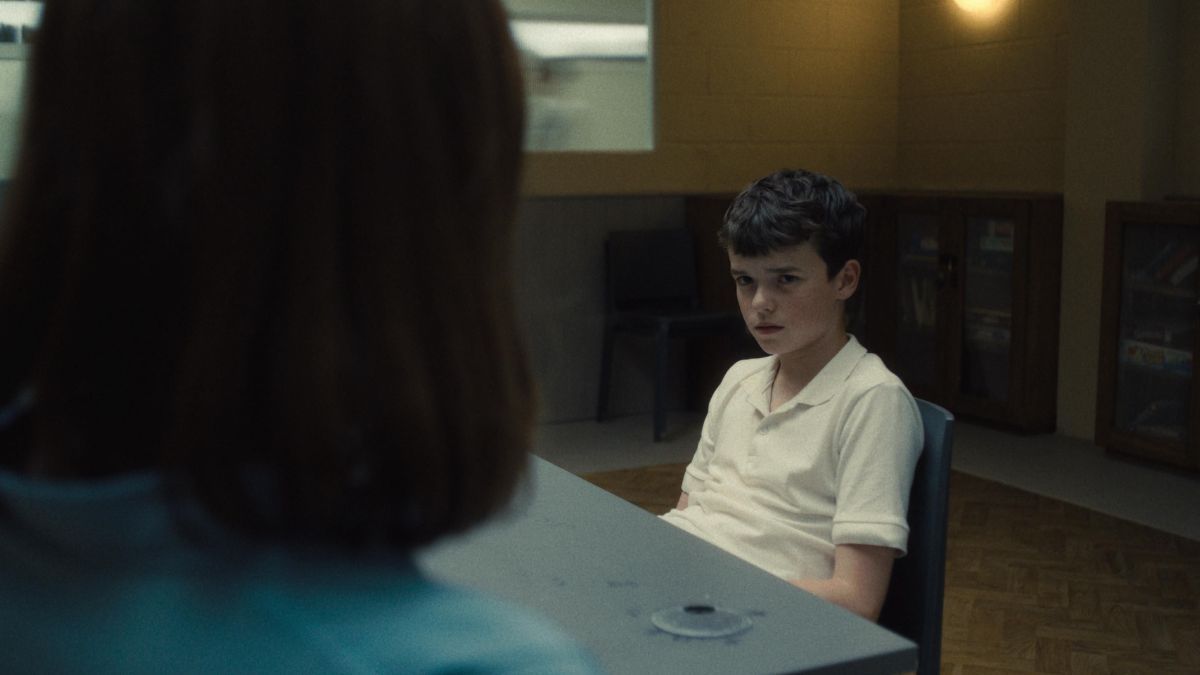 Ανήλικη βία: σκληρή πραγματικότητα σε binge watching