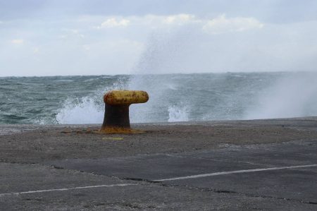 Απαγορευτικό απόπλου και εκτεταμένες ακυρώσεις στη ακτοπλοΐα