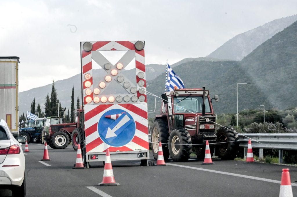 Μπλόκα αγροτών: «Κλείδωσαν» οι αποφάσεις – «Κόβουν» τη χώρα στα δύο