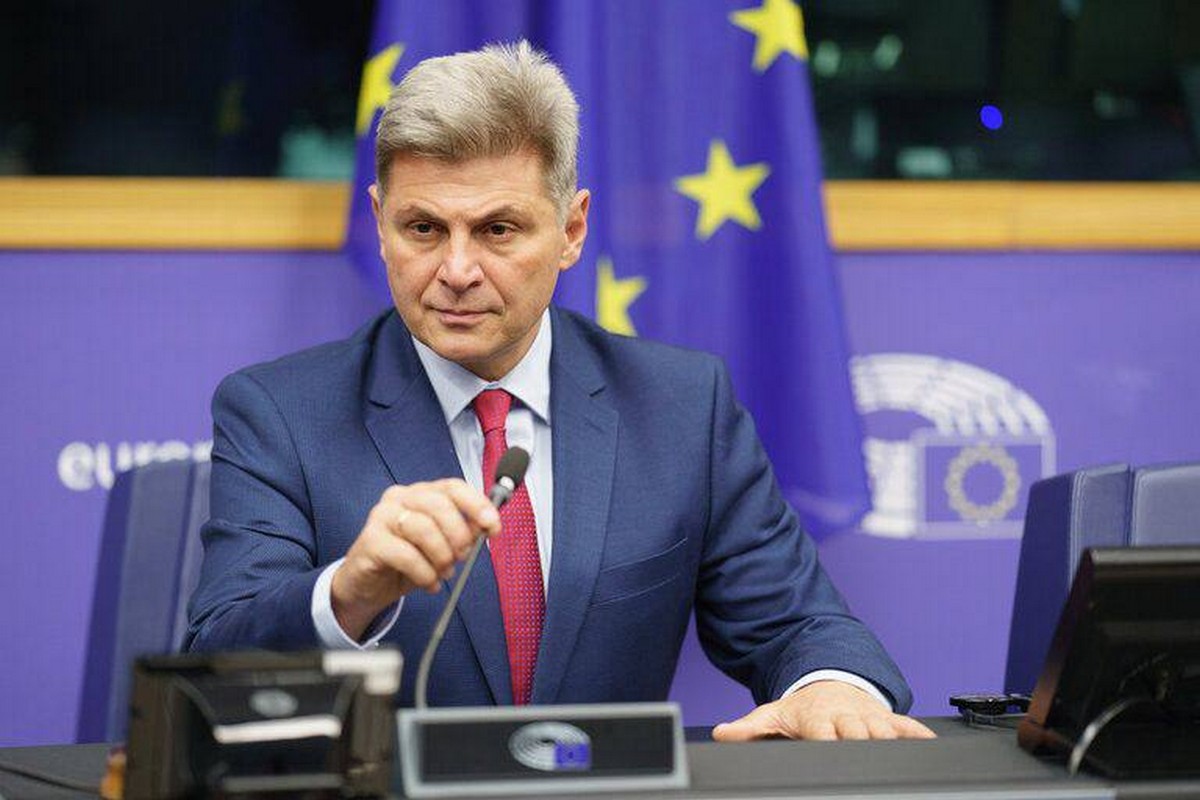 Εκτός ευρωομάδας ΣΥΡΙΖΑ ο Φαραντούρης – Ο Φάμελλος ζητά πίσω την έδρα