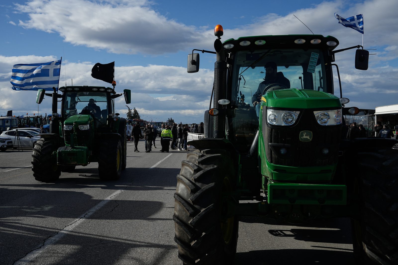 Αγροτικά μπλόκα: Κυκλοφοριακές ρυθμίσεις στην εθνική οδό Θεσσαλονίκης – Αθηνών