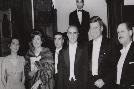 Μέσα στην ελληνική πρεσβεία στην Ουάσιγκτον- Από το Σχέδιο Μάρσαλ στο δείπνο Κένεντι- Καραμανλή