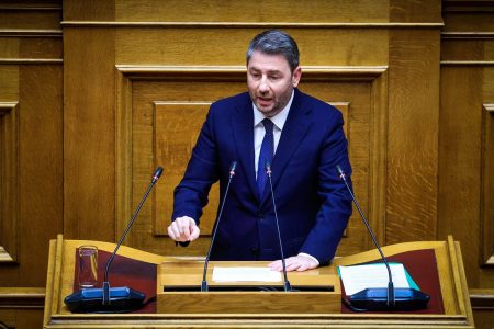 Πυρ ομαδόν κατά της κυβέρνησης για το αγροτικό – Σκληρή κριτική από τους αρχηγούς της αντιπολίτευσης