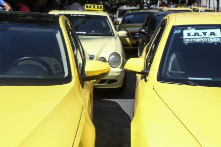 Σε νέα 48ωρη απεργία από την Τρίτη οι οδηγοί ταξί