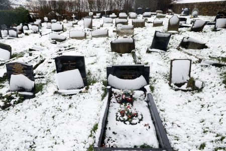 Η Βρετανία θάφτηκε στο χιόνι (εικόνες)