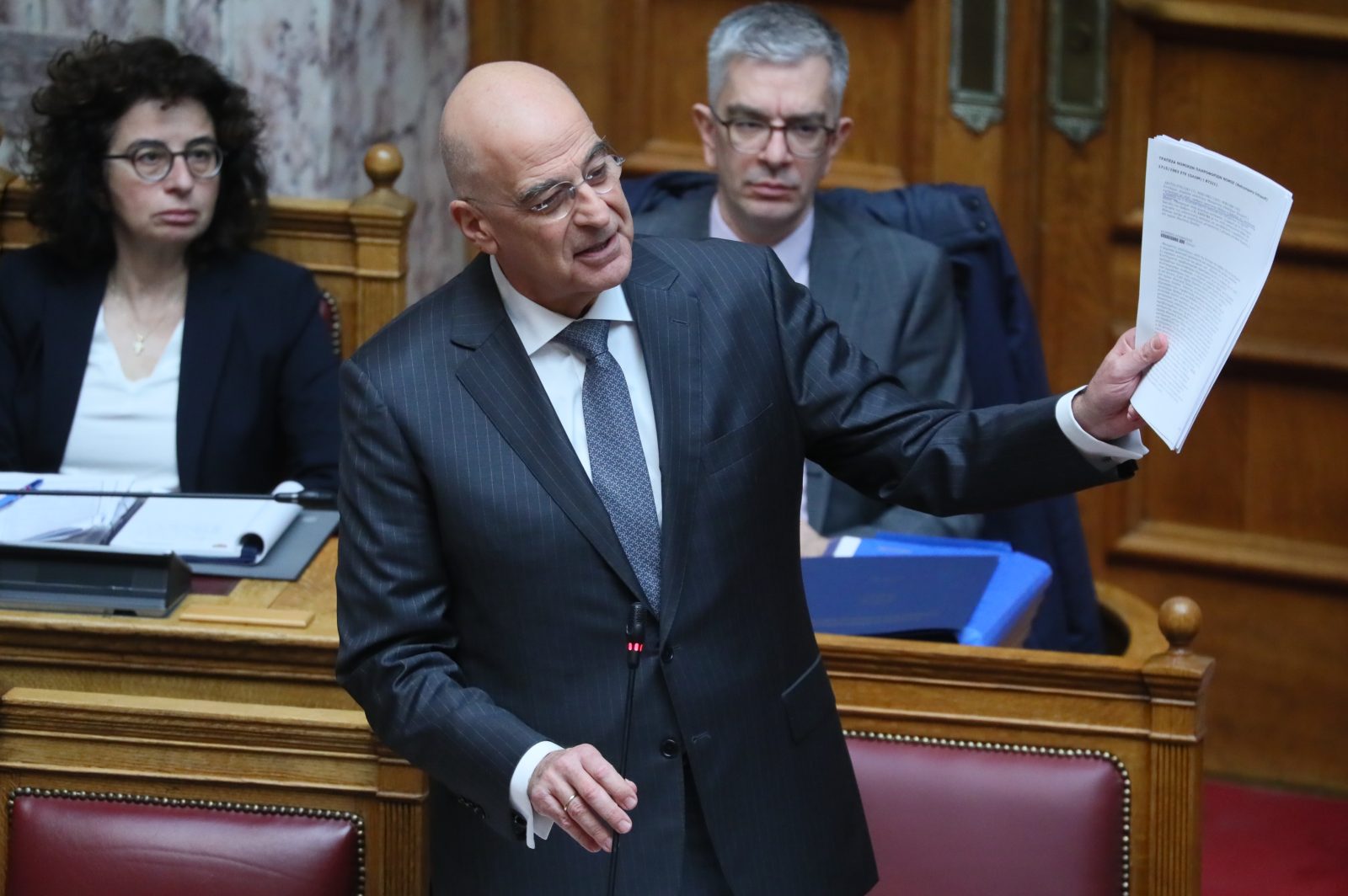 «Πέρασε» το νομοσχέδιο για τις Ένοπλες Δυνάμεις – Πυρά από αντιπολίτευση και «γαλάζιους»