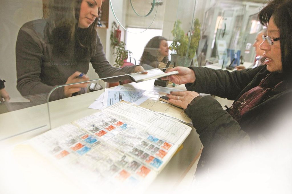 Θέλετε να βγείτε στη σύνταξη και σας λείπουν ένσημα; Πώς θα τα βρείτε