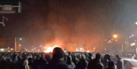 Ιράν: Αντικυβερνητικές διαδηλώσεις με νεκρούς, η απειλή Τραμπ