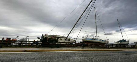 Καιρός: Καταιγίδες και ανεμοστρόβιλοι τσάκισαν Αλεξανδρούπολη, Μεσολόγγι