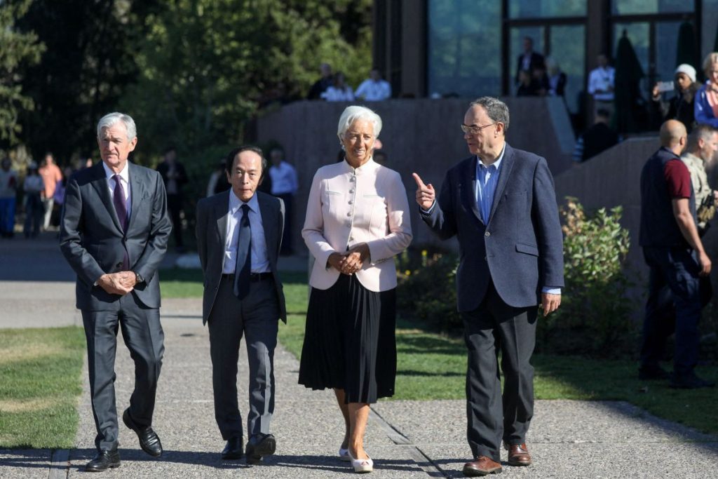 Πρωτοφανής κοινή δήλωση κεντρικών τραπεζιτών υπέρ του Τζερόμ Πάουελ