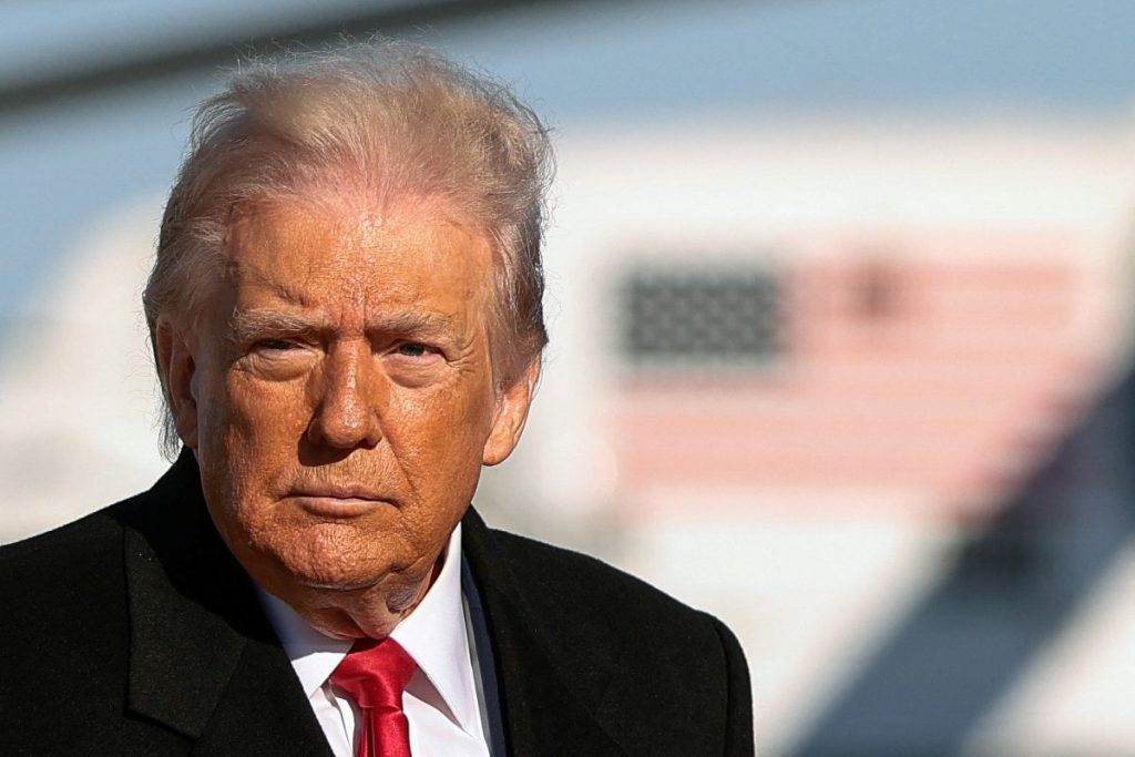 Τραμπ: Συνεχίζει να πιέζει Πάουελ για μείωση επιτοκίων –  Ανησυχία για ανεξαρτησία της Fed