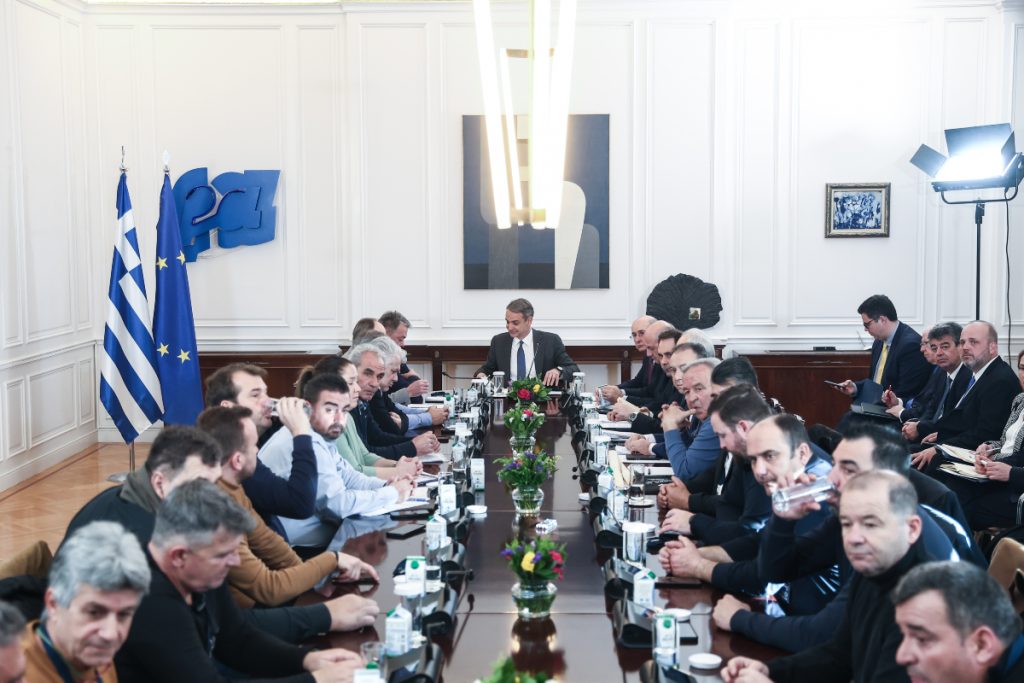 Μπλόκα: Οι υποσχέσεις Μητσοτάκη στους «πρόθυμους» – Οι αντιδράσεις των 62