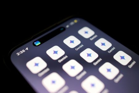 Στροφή-έκπληξη της Apple – Συνεργασία με την Google για το αναβαθμισμένο Siri