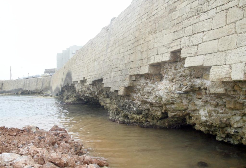 Κρήτη: Στην εντατική 19χρονος, έπεσε από τα ενετικά τείχη