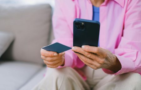 Τηλεφωνικές απάτες σε βάρος ηλικιωμένων: Οι φράσεις που χτυπούν «καμπανάκι»