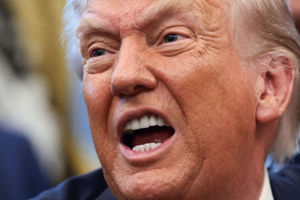 Τραμπ για Ιράν: Οι εκτελέσεις σταμάτησαν, η απειλή παραμένει