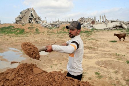 Άλι Σάαθ: Ο τεχνοκράτης που αναλαμβάνει την ανοικοδόμηση της Γάζας
