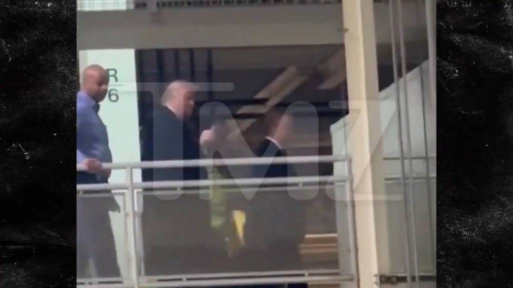 ΗΠΑ – Τραμπ: Σε διαθεσιμότητα ο εργάτης που δέχθηκε άσεμνη χειρονομία από τον πρόεδρο