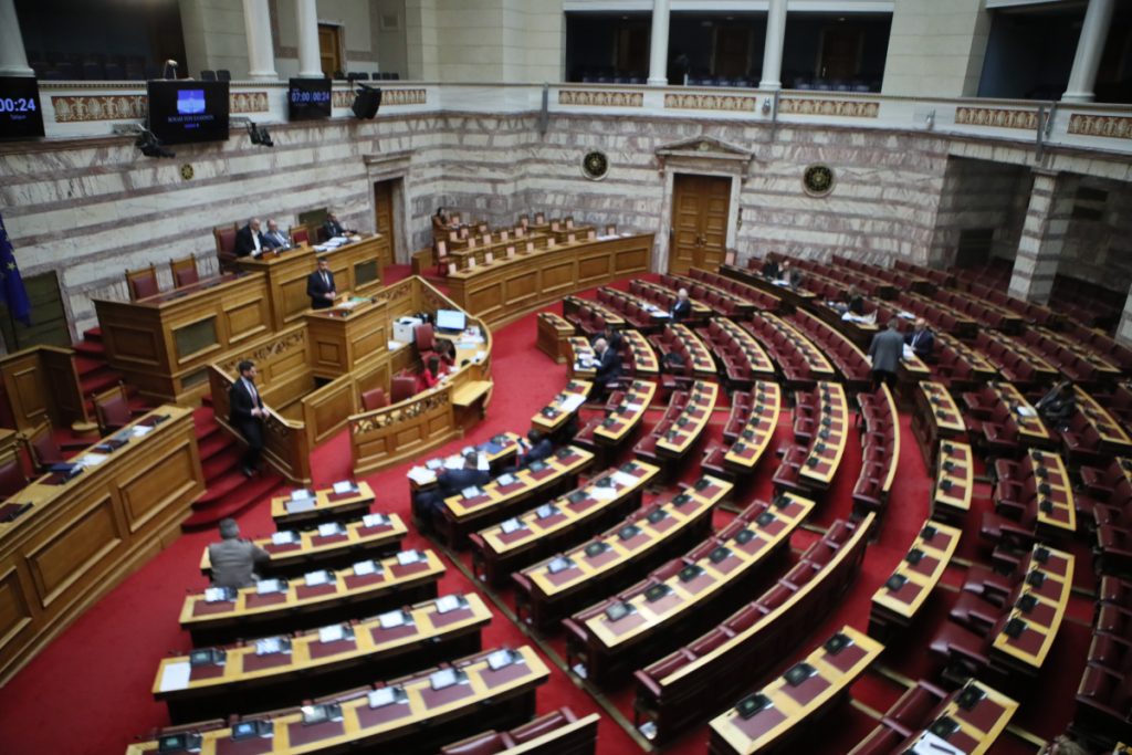 Πώς σχολίασαν στη Βουλή την υποδοχή του Κίμωνα – Το δώρο του ΠτΔ