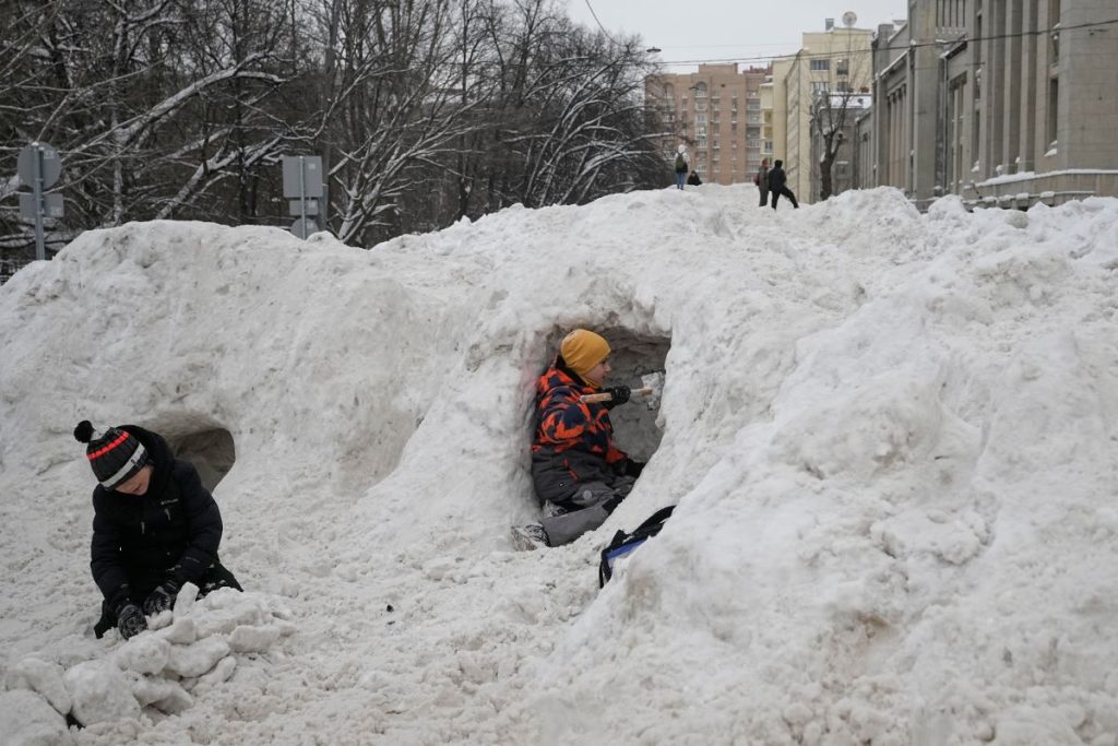 Χιόνι μέχρι τον δεύτερο όροφο στην Καμτσάτκα – Δύο νεκροί και κατάσταση έκτακτης ανάγκης
