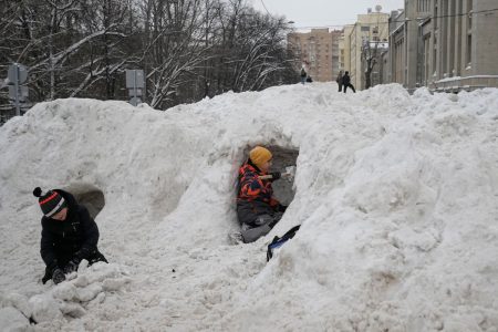 Χιόνι μέχρι τον δεύτερο όροφο στην Καμτσάτκα – Δύο νεκροί και κατάσταση έκτακτης ανάγκης