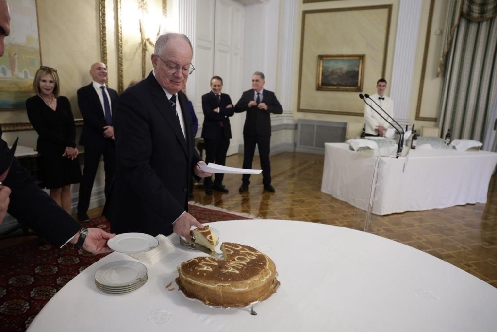 Κοπή πίτας στο Προεδρικό Μέγαρο – Ποιους φοιτητές υποδέχθηκε ο Τασούλας και ποια είναι η… «κουλ λέξη»