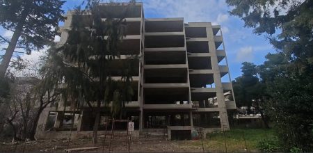 Αγία Παρασκευή: Σε αυτή την οικοδομή – «φάντασμα» βρέθηκε νεκρός ο 25χρονος