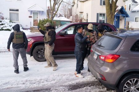 ICE: Πήγαν να φάνε σε εστιατόριο και συνέλαβαν το προσωπικό