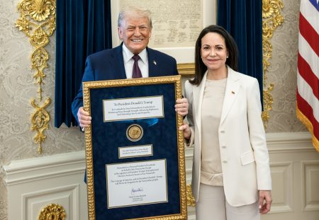 Η Ματσάδο προσέφερε στον Τραμπ το Νόμπελ Ειρήνης: «Υπέροχη χειρονομία»