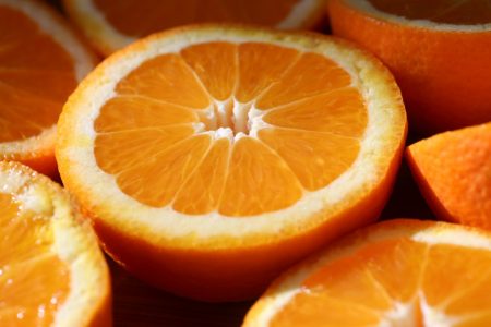 Είναι αλήθεια ότι πρέπει να παίρνετε βιταμίνη C όταν έχετε κρυολόγημα;