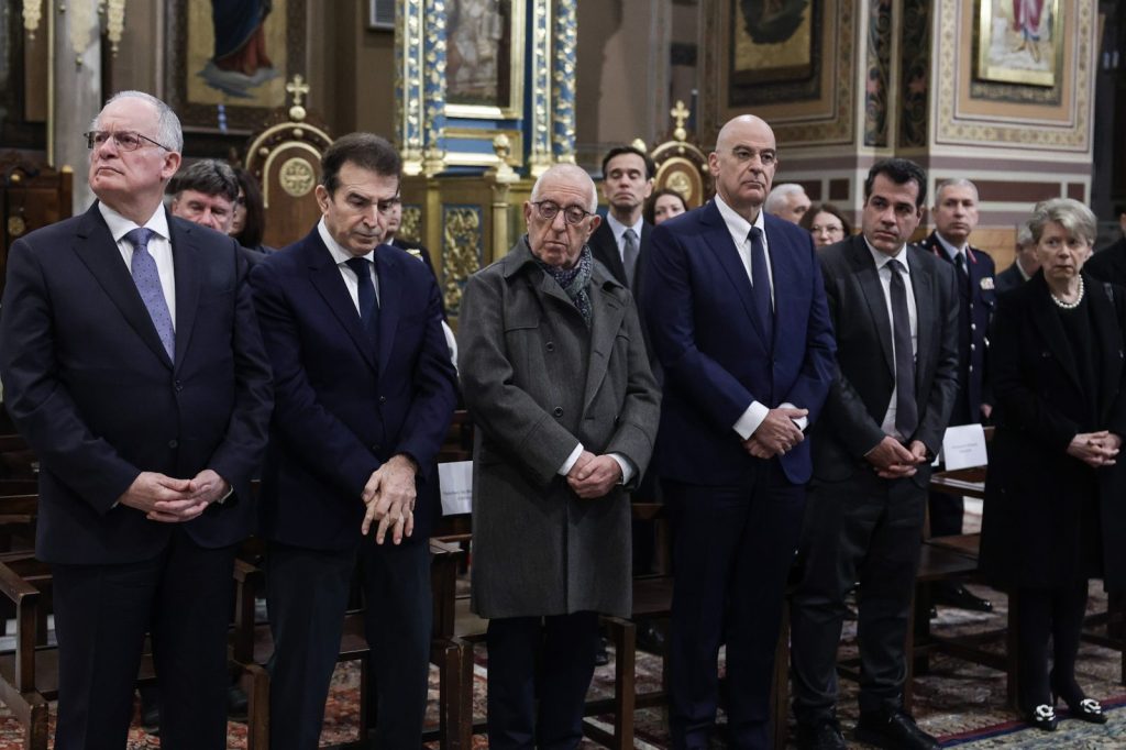 Τασούλας στη Μητρόπολη για τα θύματα τρομοκρατίας: Ιστορική παρουσία και μήνυμα κατά της πόλωσης