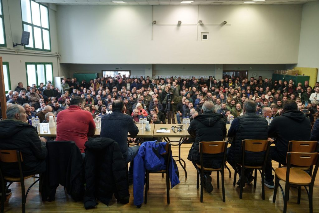 Αλιείς και μελισσοκόμοι διεκδικούν φωνή στο Μέγαρο Μαξίμου