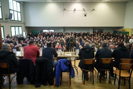 Αλιείς και μελισσοκόμοι διεκδικούν φωνή στο Μέγαρο Μαξίμου