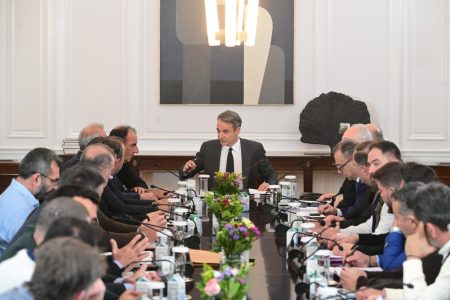 5 το πρωί: Οι αγρότες αποφασίζουν στα μπλόκα – Ευθεία απειλή Τραμπ για Γροιλανδία – Στους 40 οι νεκροί από την τραγωδία στην Ισπανία