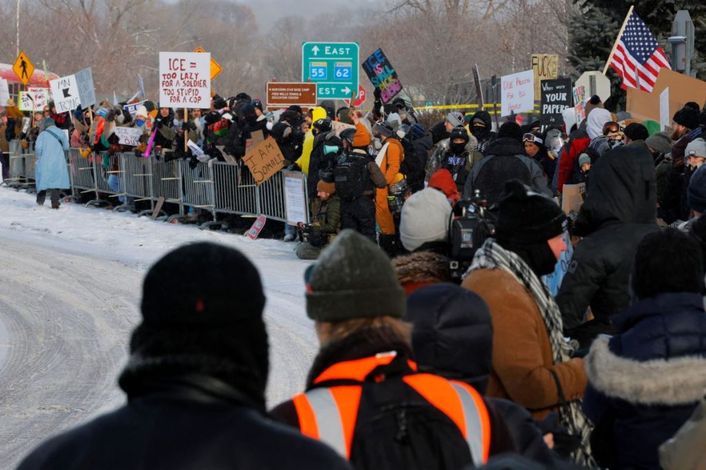 Μινεσότα: Ετοιμάζει στρατό ο Τραμπ – Θα επικαλεστεί τον Νόμο περί Εξέγερσης;
