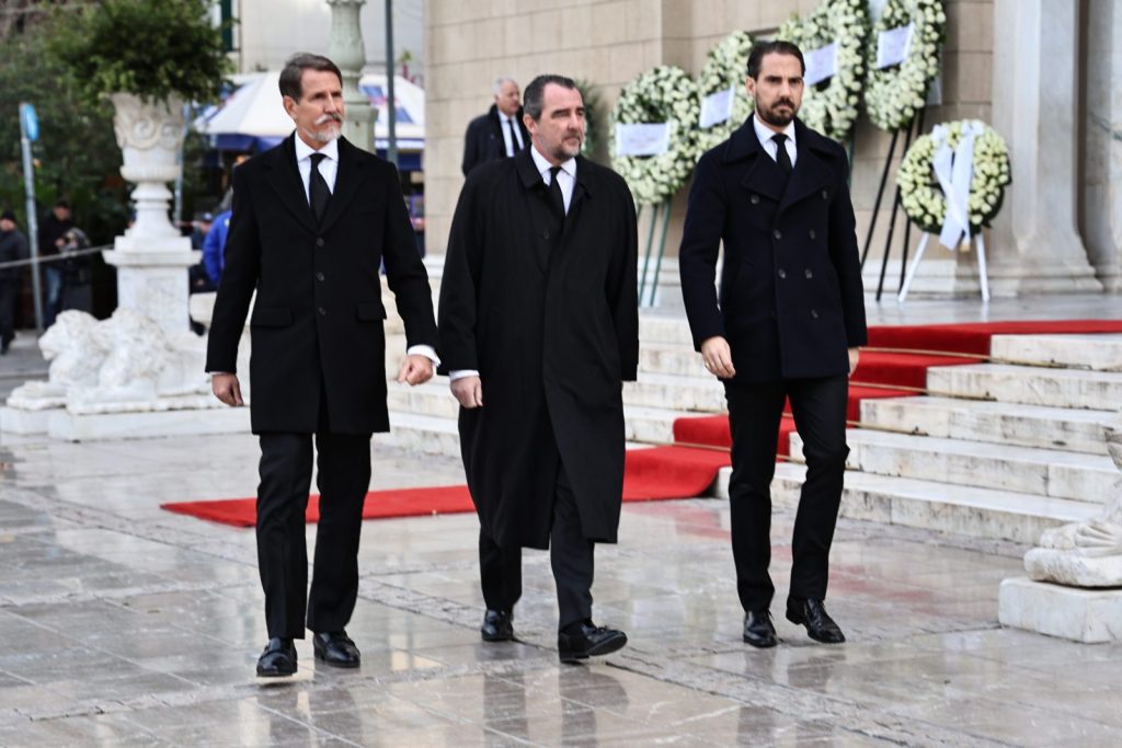 Πριγκίπισσα Ειρήνη: Στη Μητρόπολη Αθηνών πλήθος γαλαζοαίματων και προσωπικοτήτων για το τελευταίο αντίο