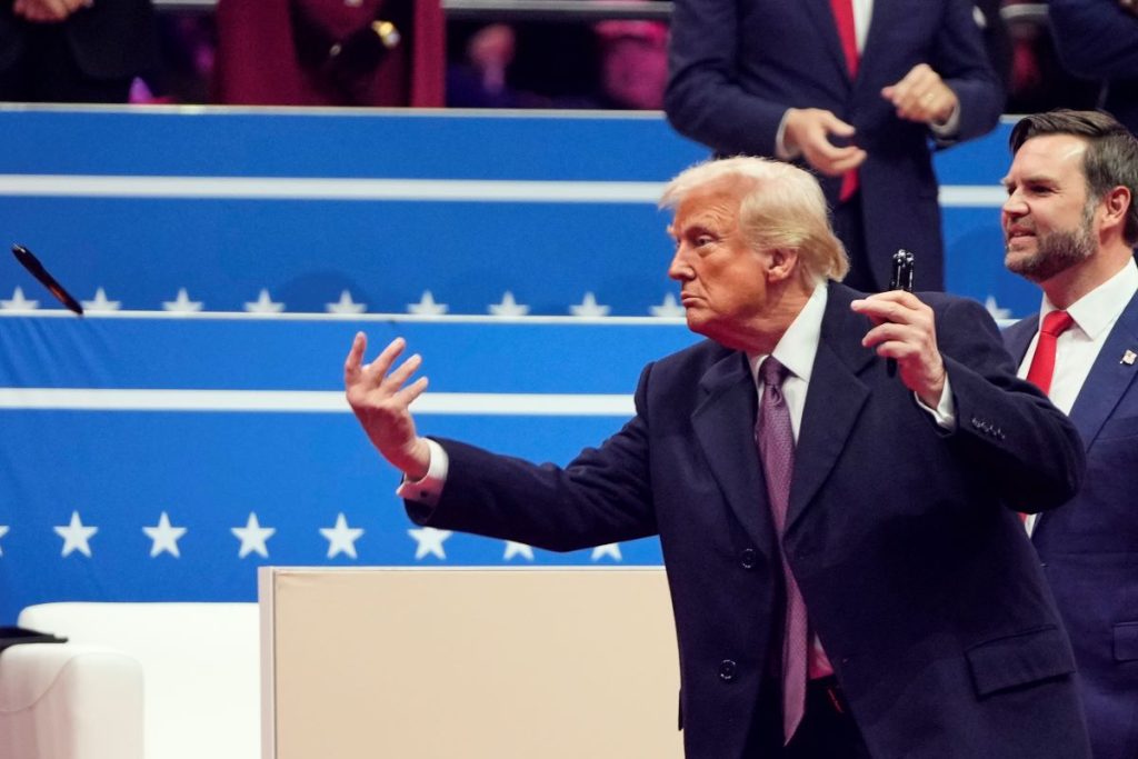 Το σχέδιο του Τραμπ για τις ενδιάμεσες εκλογές: Έλεγχος στις κάλπες και σύγκρουση με τις Πολιτείες