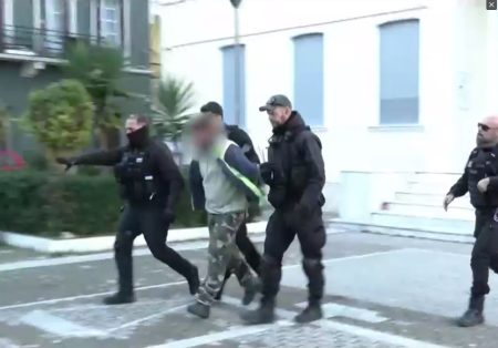 Δολοφονία στο Αγρίνιο: Τι υποστηρίζει ο δράστης, τα ερωτήματα