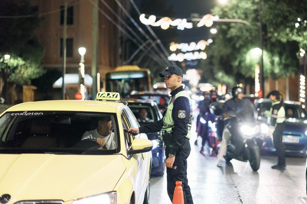 Κρήτη: Οδηγούσε μεθυσμένος, χωρίς δίπλωμα και έπεσε πάνω σε περιπολικό