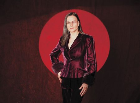 Καρυοφυλλιά Καραμπέτη: «Η Ρεΐζαινα είναι παρεξηγημένη ηρωίδα»