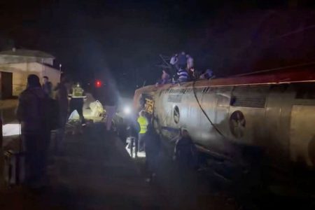 Ισπανία: «Φριχτές κραυγές, ήταν σαν σεισμός» – Μαρτυρίες από τη σιδηροδρομική τραγωδία