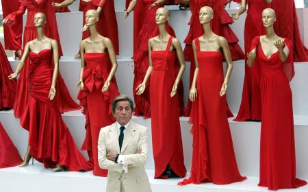 Valentino: Η κληρονομιά του «ιερού» κόκκινου