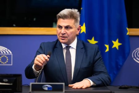 Φαραντούρης μετά τη διαγραφή από τον ΣΥΡΙΖΑ: «Συνεχίζω το έργο μου