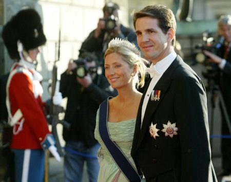 Όταν η Marie Chantal ζήτησε από τον Valentino Garavani να σχεδιάσει το εμβληματικό νυφικό της