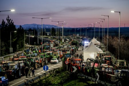 Μπλόκα: Παραμένουν στο δρόμο μετά από το Μαξίμου – Τα σενάρια