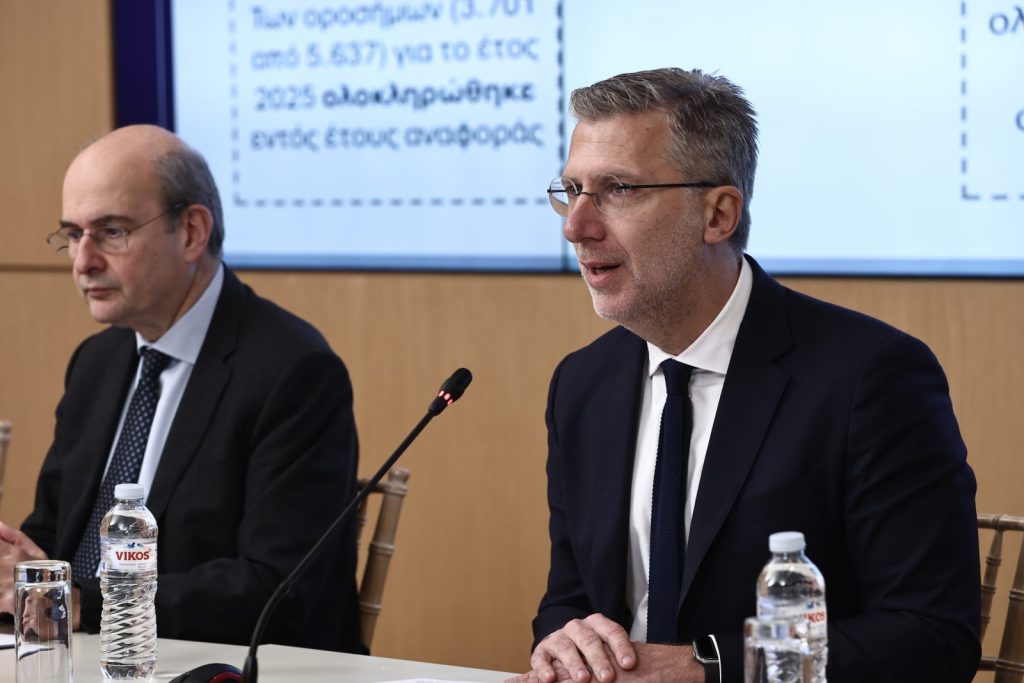 Live: Το σχέδιο κυβερνητικής πολιτικής για το 2026 παρουσιάζουν Χατζηδάκης, Σκέρτσος