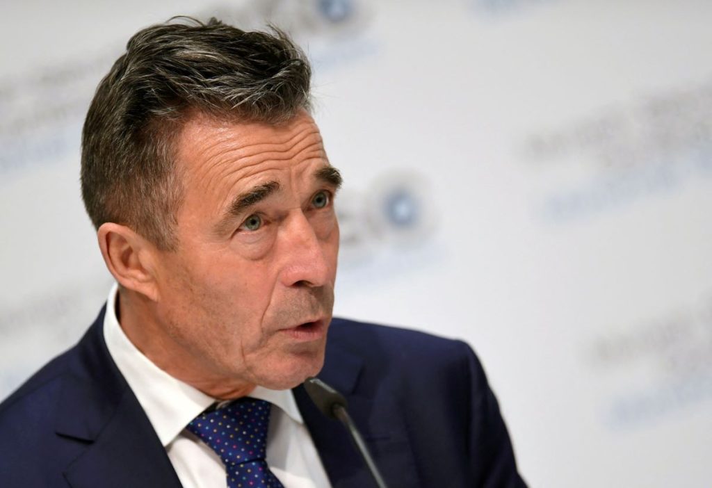 Ράσμουσεν: «Φτάνει πια με τις κολακείες προς τον Τραμπ»