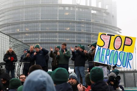 Mercosur: Το Ευρωκοινοβούλιο παγώνει τη συμφωνία της ΕΕ, οι πρώτες αντιδράσεις